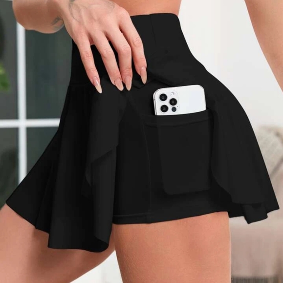 SheIn black skirt, cute tennis skirt with built in shorts and pockets.  Size 6, - Picture 2 of 5